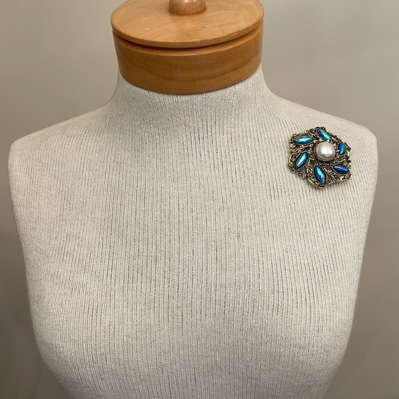 Vintage Antique Gold Victorian Style Pin with Faux Pearl & Oil Slick Gems - Picture 11 of 16